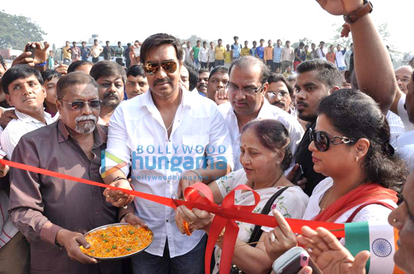 ajay devgn priya dutt at republic day celebration 3
