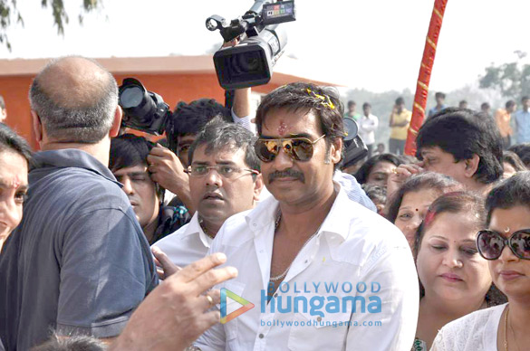 ajay devgn priya dutt at republic day celebration 10