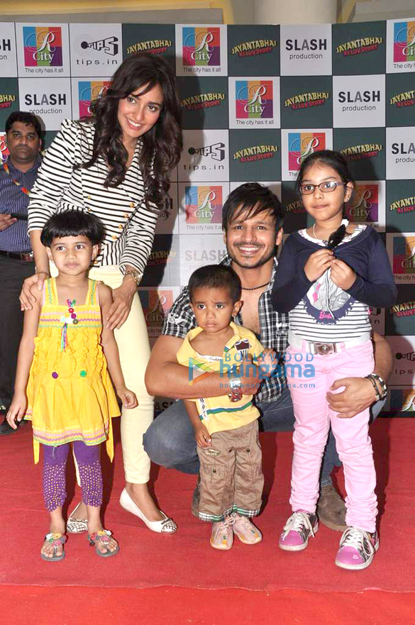 promotions of jayanta bhai ki luv story at r city 10