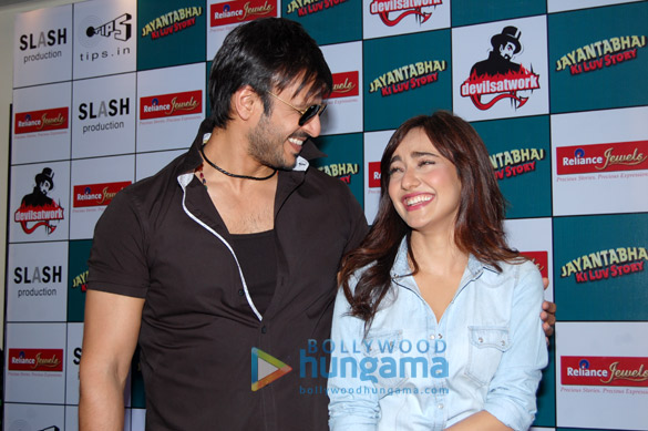 promotions of jayanta bhai ki luv story in pune 4