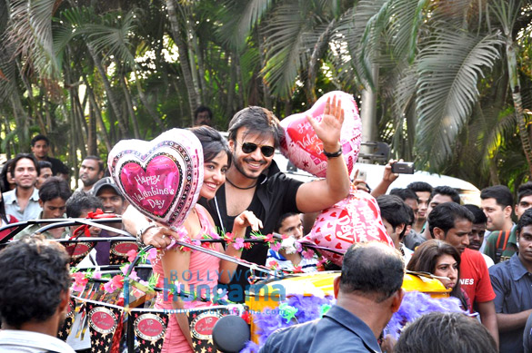 vivek proposes neha for jayanta bhai ki luv story promotions 10