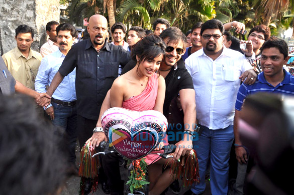 vivek proposes neha for jayanta bhai ki luv story promotions 11