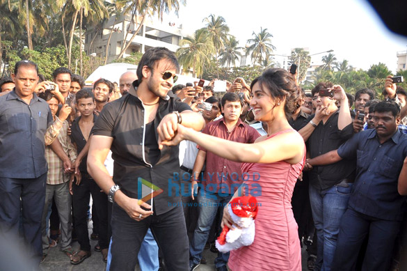 vivek proposes neha for jayanta bhai ki luv story promotions 4
