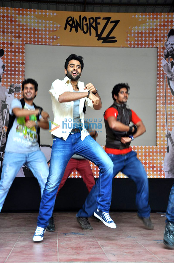 jackky bhagnani grooves gangnam style for rangrezz 8