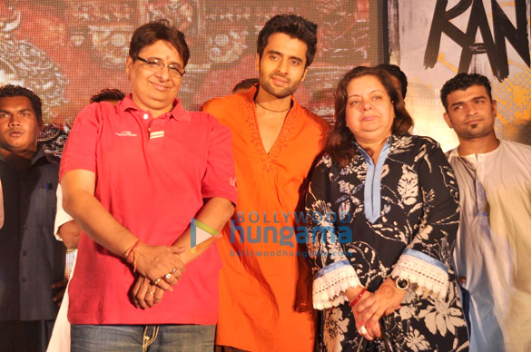jackky promotes rangrezz at lalbaugh ka raja 4