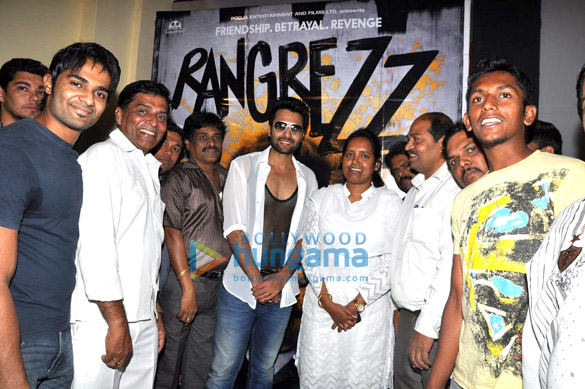 jackky unveils rangrezz gangnam video at dharavi 13