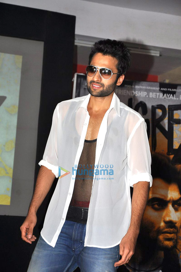 jackky unveils rangrezz gangnam video at dharavi 17
