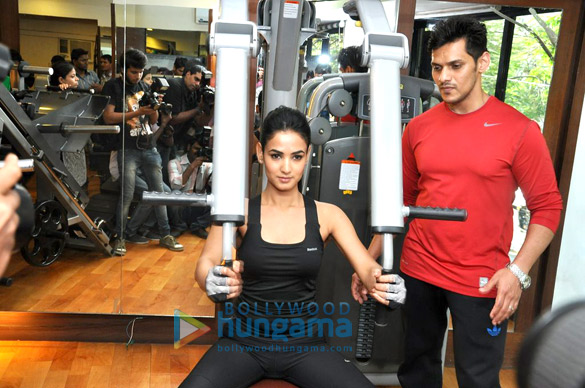 sonal chauhan at body sculptor gym juhu 7