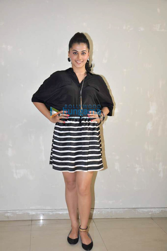 cast of chashme baddoor wishes mithibai colleges students for their exams 10