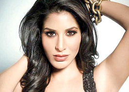 Sophie Choudry does item song in SAW