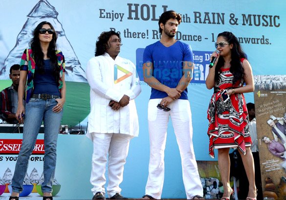 casts of ammaa ki boli celebrate holi at esselworld 3