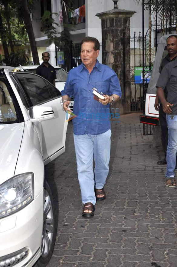 salmans parents watch shootout at wadala 2