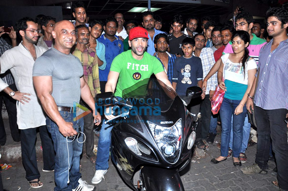 tusshar visits gaiety galaxy to promote shootout at wadala 3