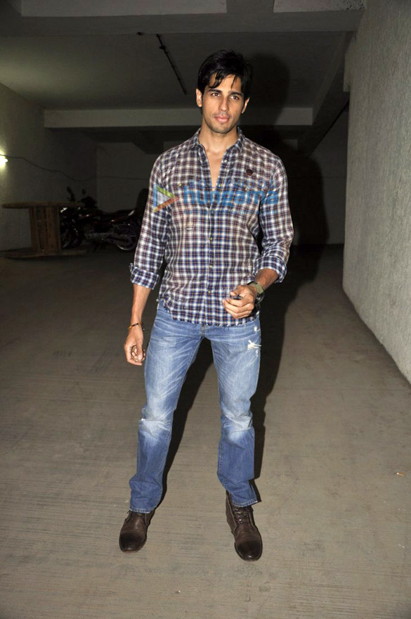 celebs grace special screening of gippi 13