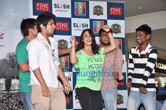 preity zinta promotes ishkq in paris at r city mall 3