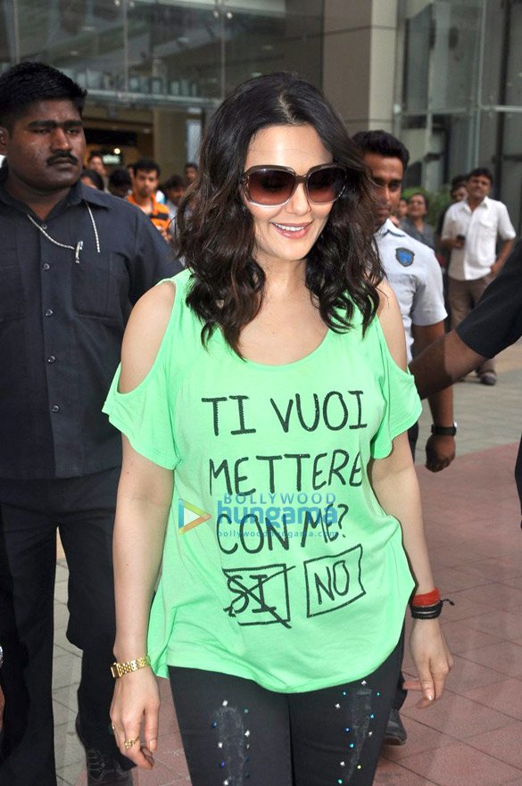 preity zinta promotes ishkq in paris at r city mall 15