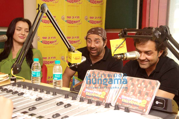 starcast of yamla pagla deewana 2 at 98 3 fm radio mirchi 3