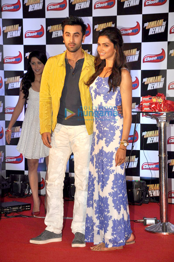ranbir deepika at yeh jawaani hai deewani closeup event 10