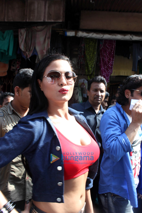 veena malik promotes zindagi 50 50 at kamathipura 6