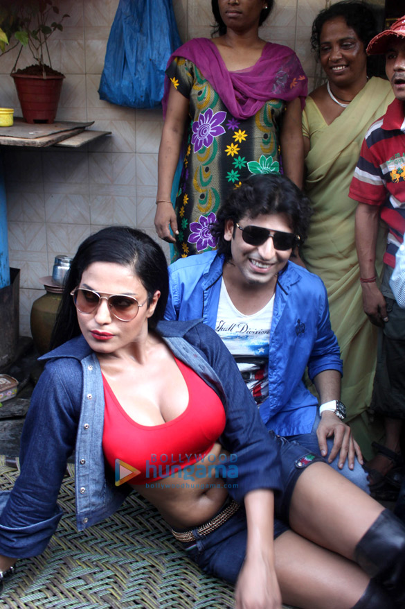 veena malik promotes zindagi 50 50 at kamathipura 10