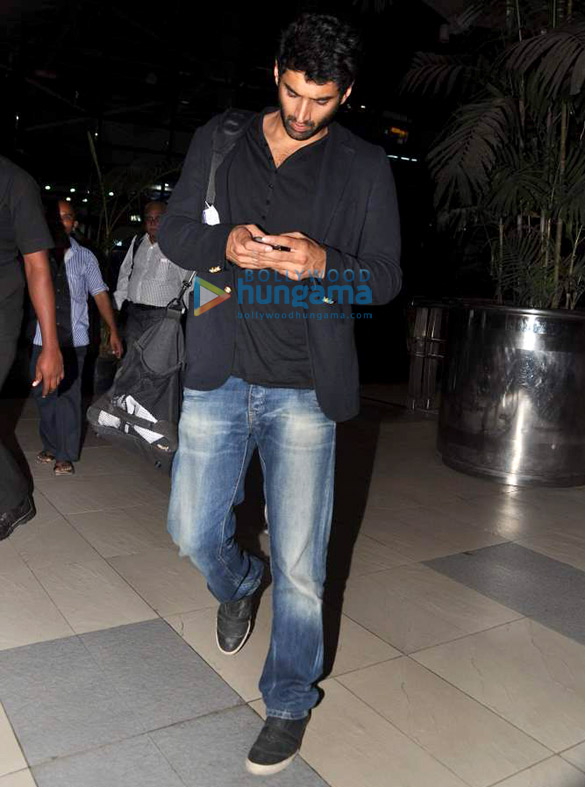 ranbir aditya deepika snapped while returning from delhi 7
