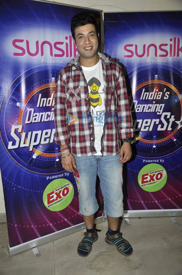 starcast of fukrey on the sets of indias dancing superstar 6