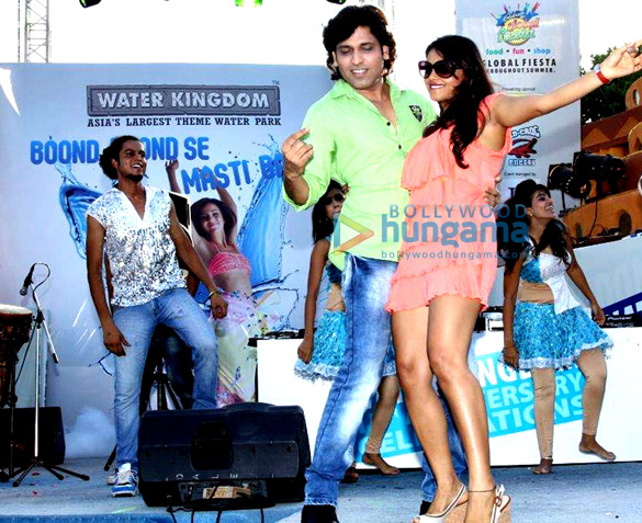 hrishita bhatt went with cast of film ziindagi 50 50 to promote at water kingdom 6