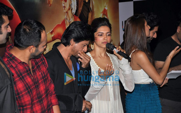 shahrukh deepika at the trailer launch of chennai express 5