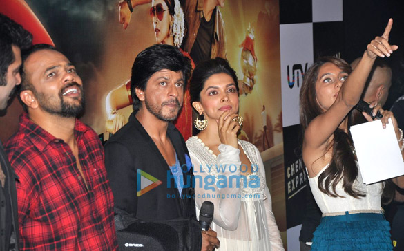 shahrukh deepika at the trailer launch of chennai express 7
