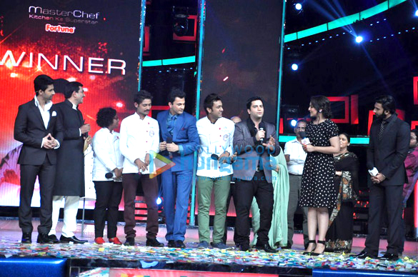 ranveer singh sonakshi at the grand finale of masterchef india 3 3