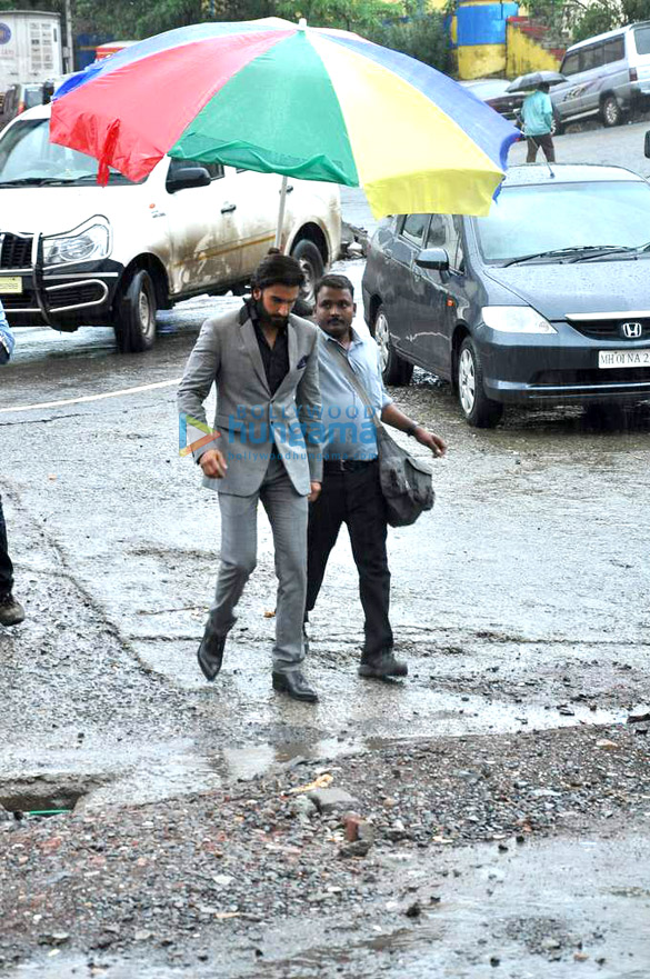 sonakshi ranveer promote lootera on indias dancing superstar 12