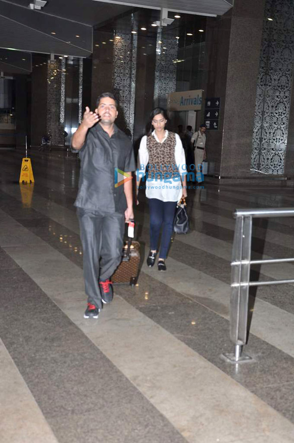 dhanush sonam snapped returning from chennai 3