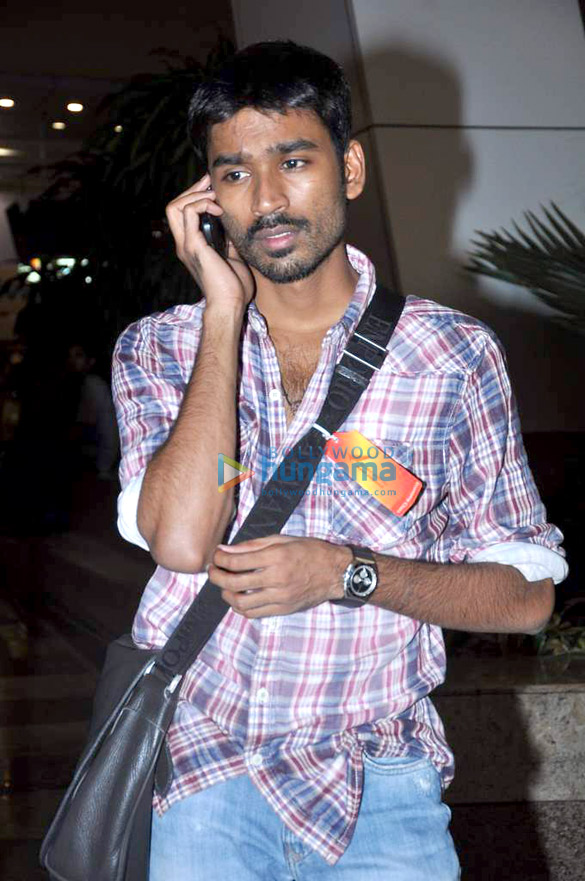 dhanush sonam snapped returning from chennai 5