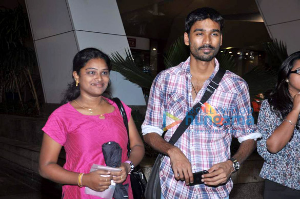 dhanush sonam snapped returning from chennai 6