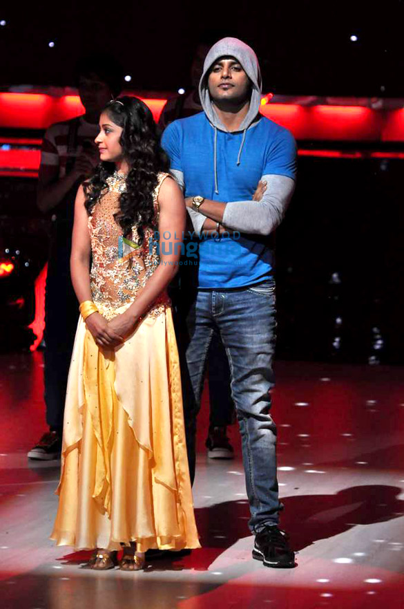 sonam dhanush promote raanjhanaa on the sets of jhalak dikhla jaa season 6 13