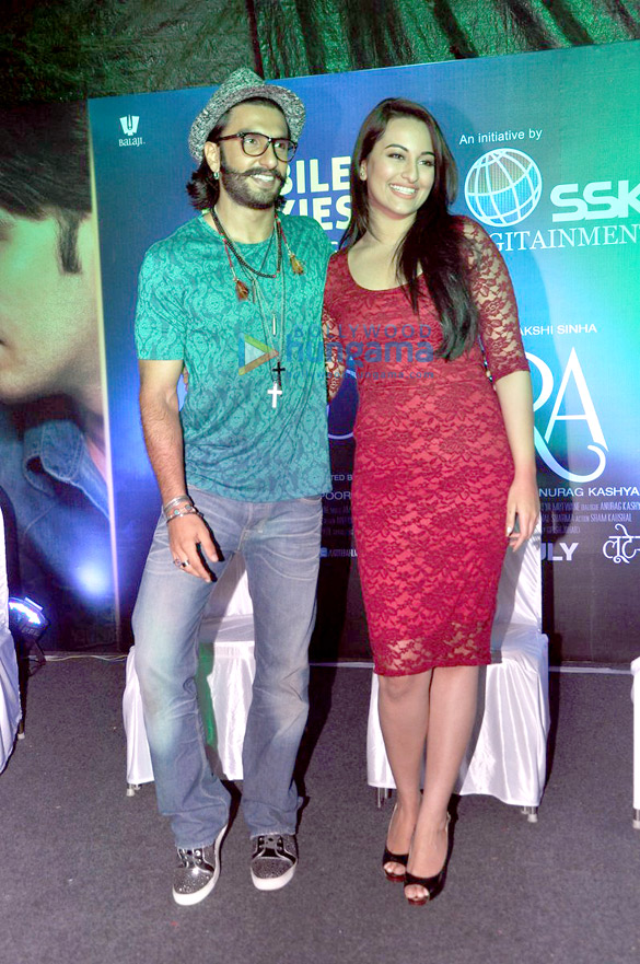 ranveer and sonakshi promote lootera at palladium 3