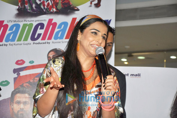 vidya balan promotes ghanchakkar at magnet mall 4