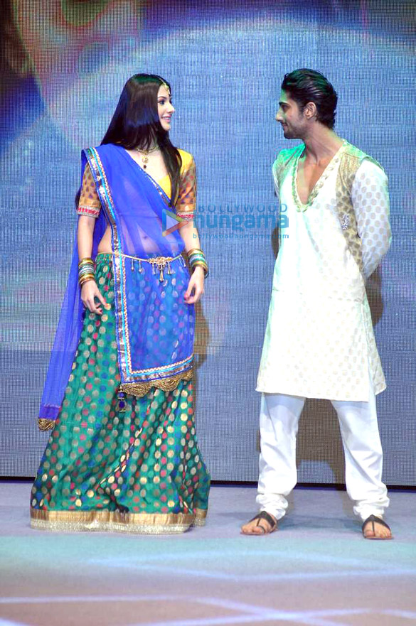 starcast of issaq at inifd fashion show vibrance 2013 6