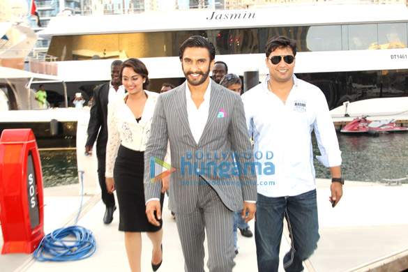 sonakshi ranveer promote lootera in dubai 4