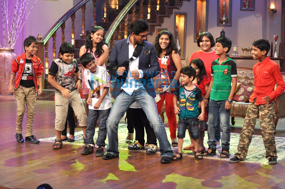 shahrukh deepika promote chennai express on comedy nights with kapil 5
