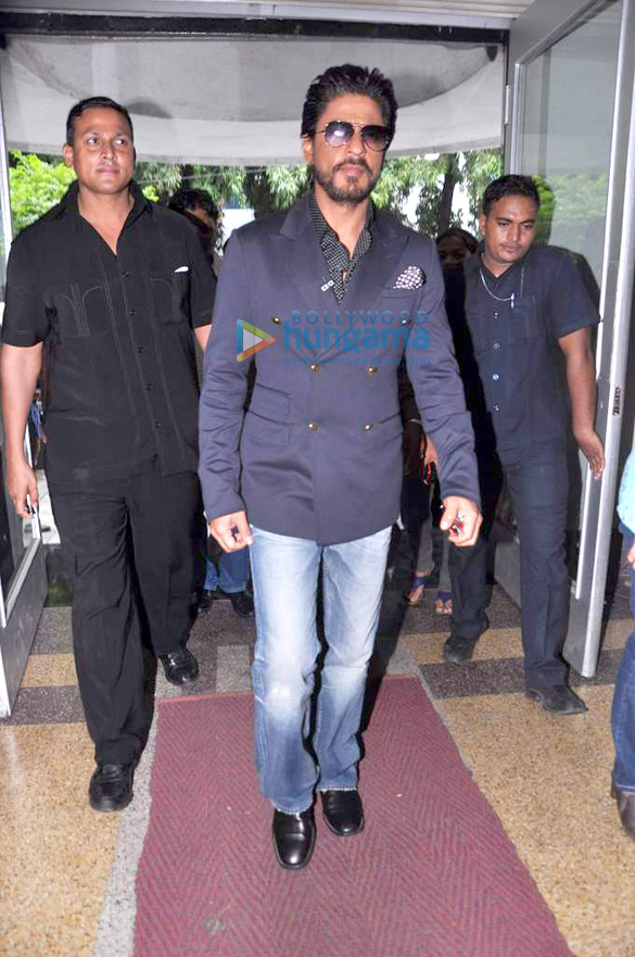 deepika shahrukh snapped promoting chennai express 7