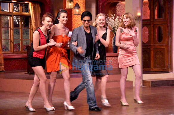 shahrukh on the sets of comedy nights with kapil 4