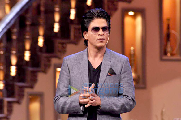 shahrukh on the sets of comedy nights with kapil 11