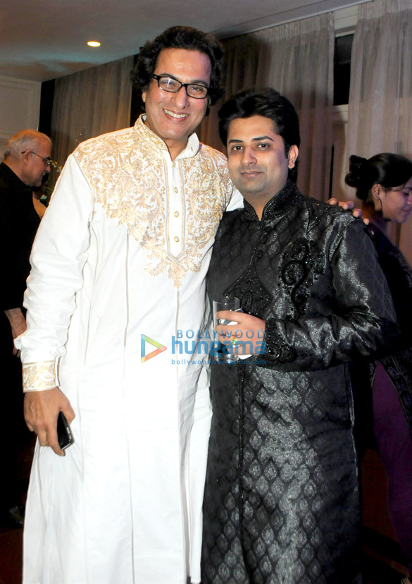 sumeet tappoo gives a soulful performance at the khazana festival 10