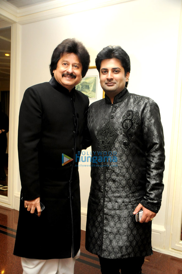 sumeet tappoo gives a soulful performance at the khazana festival 11
