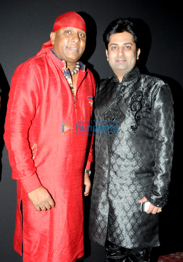 sumeet tappoo gives a soulful performance at the khazana festival 12