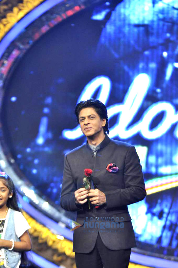 shahrukh deepika promote chennai express on indian idol junior 6