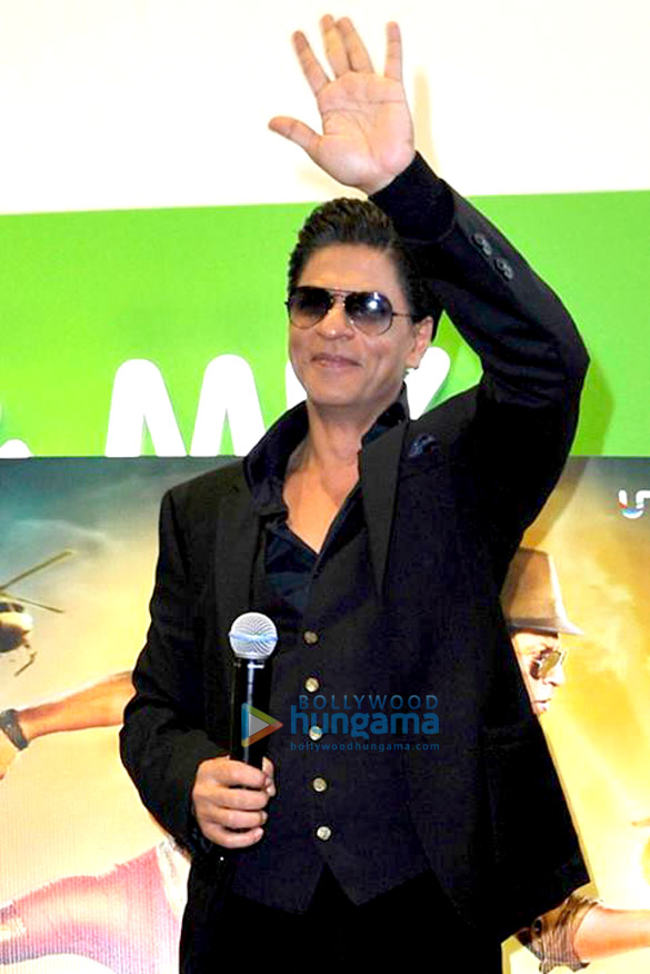 shahrukh deepika promote chennai express in uk 13