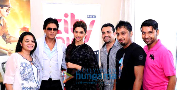shahrukh deepika promote chennai express in dubai 7