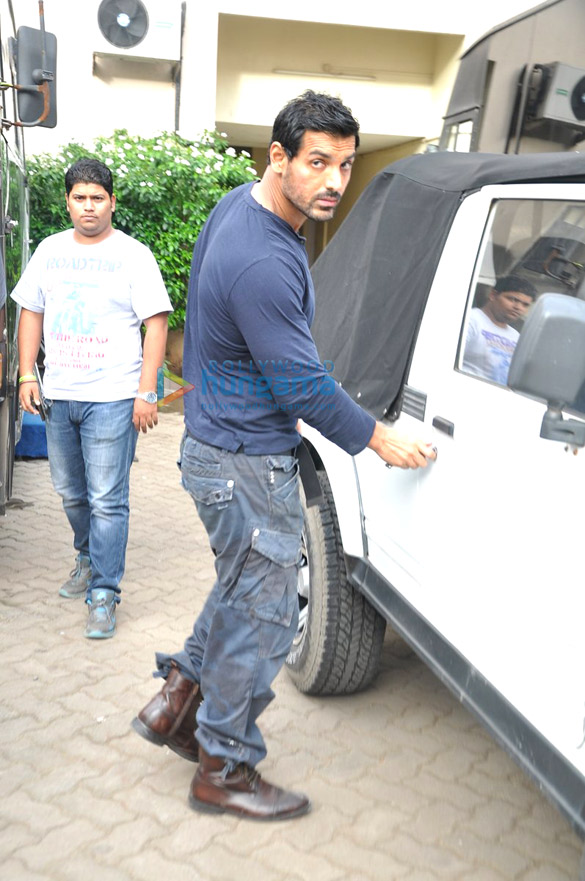john abraham snapped promoting madras cafe 6